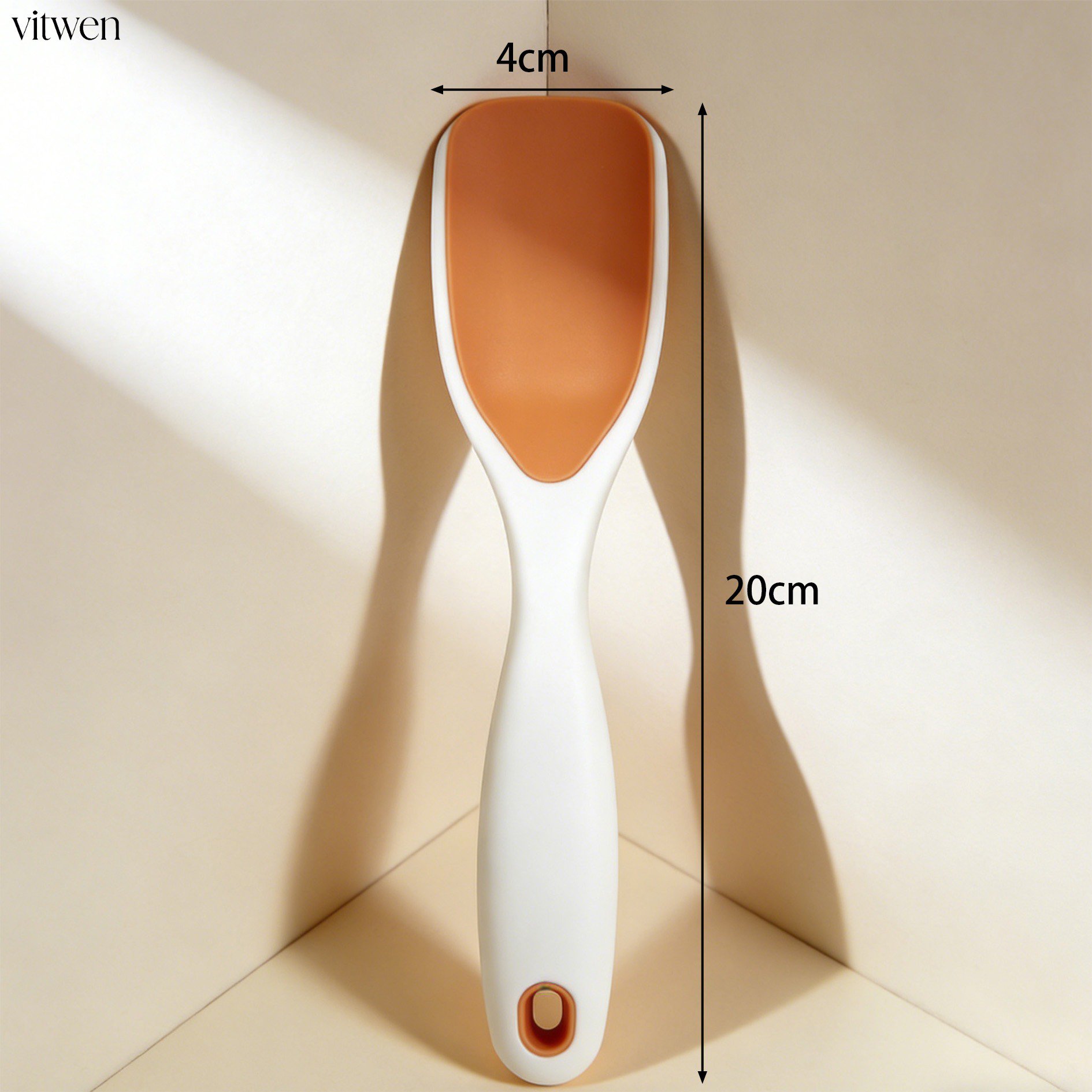 튼튼한 플라스틱 재질의 사료 스푼 확대 사진