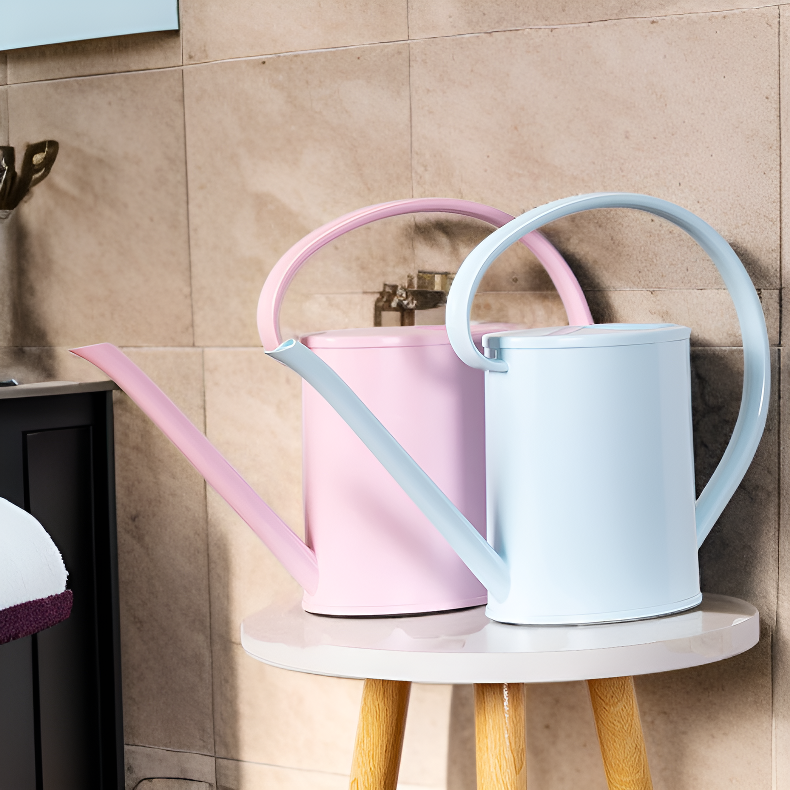 長い注ぎ口のじょうろ