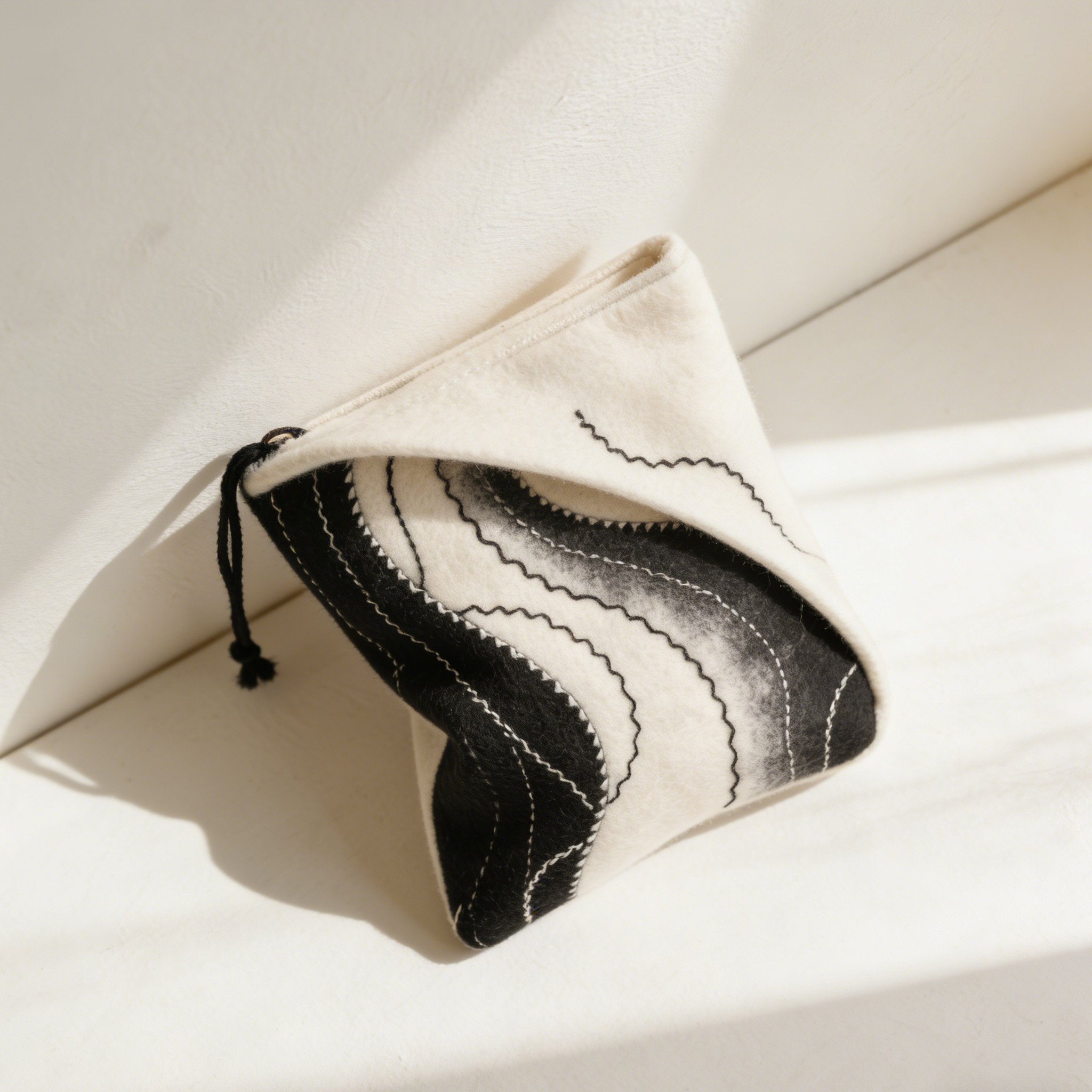 ถุงเก็บของทำมือจากขนแกะ