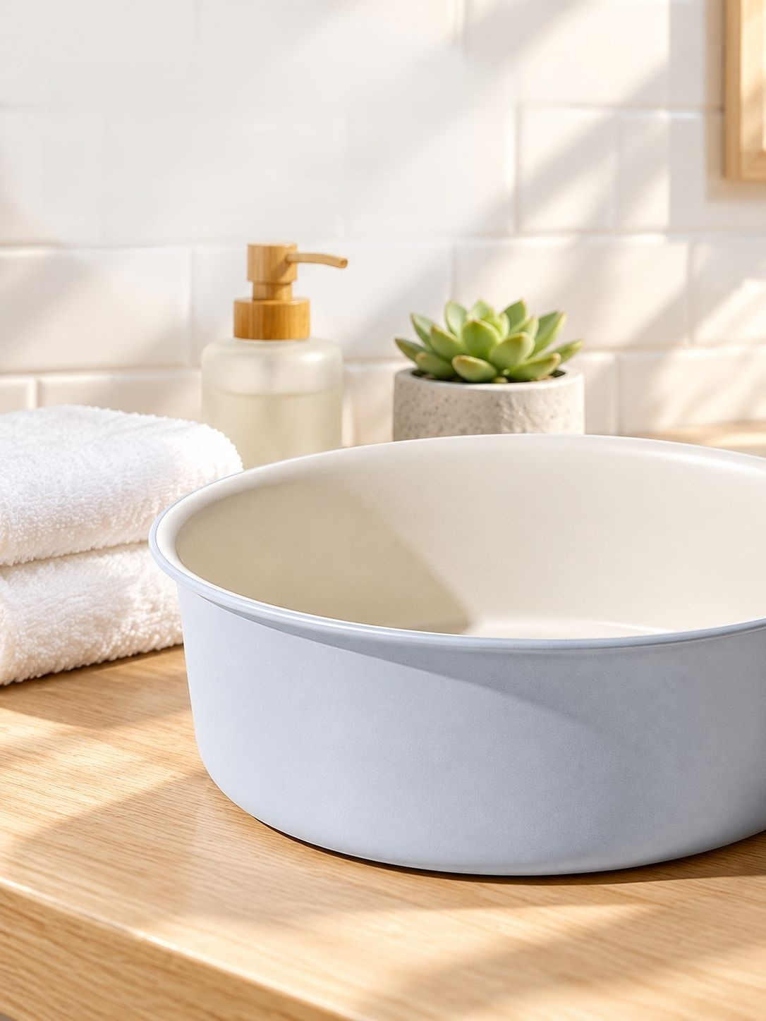 Compact and strong plastic wash basin for home organization
