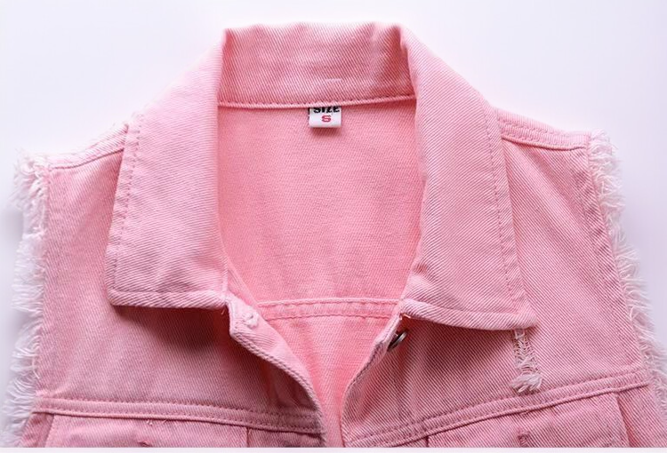 تفاصيل سترة جينز ملونة وألوان زاهية