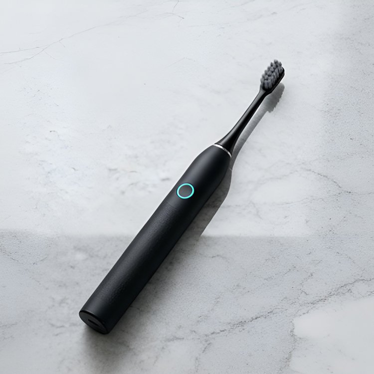 Jednoduchý černý elektrický zubní kartáček