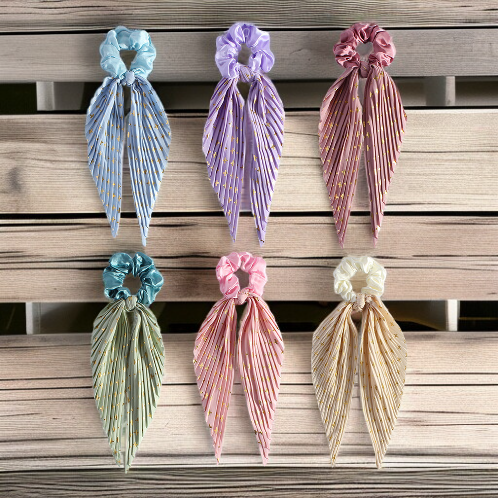 女生佩戴新款大腸圈時尚髮飾造型