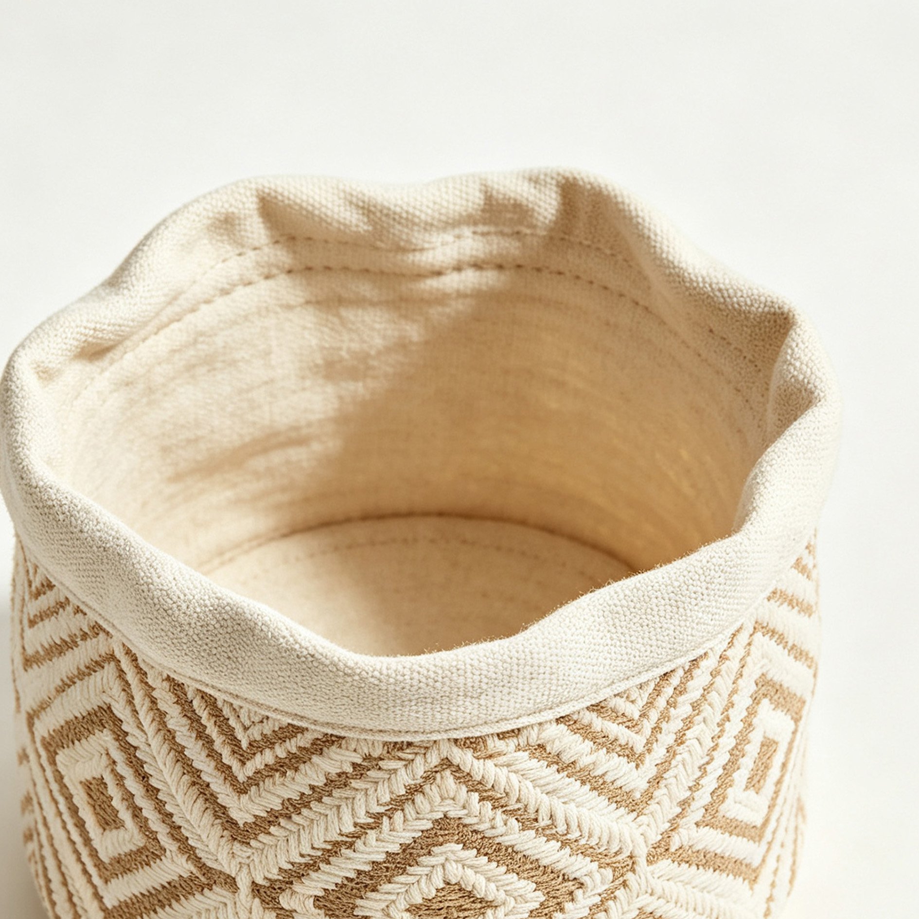 Diamond-patterned cotton and linen storage tube for home organization