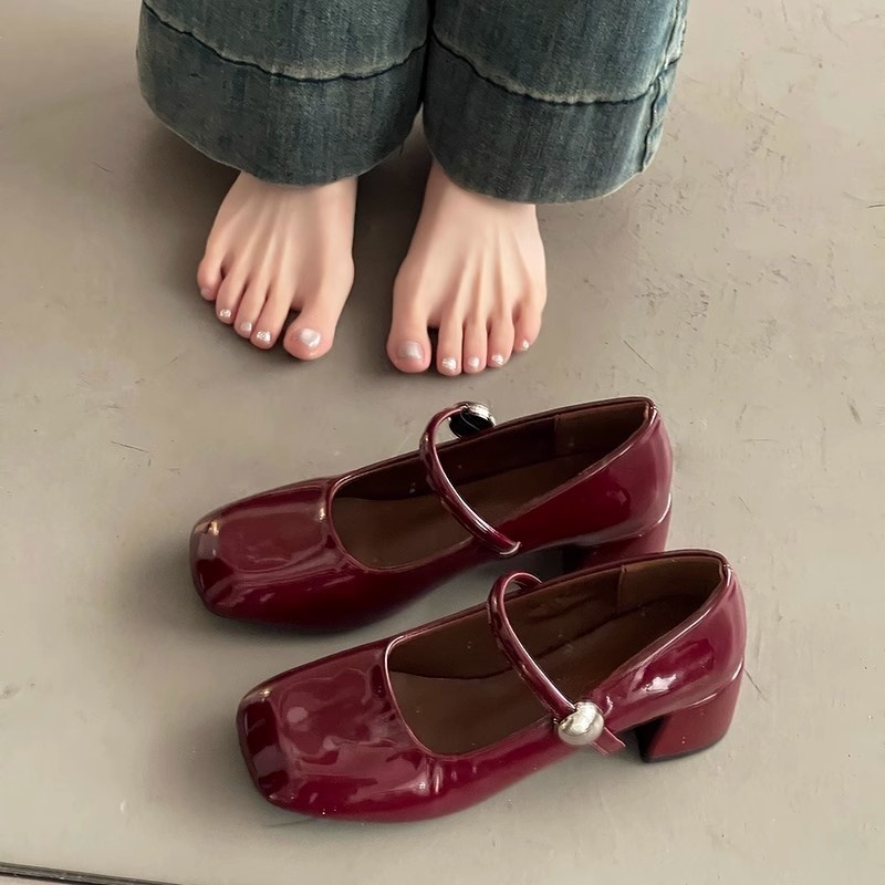 おしゃれな太ヒール付きマリージェーンパンプス