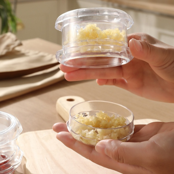 Manueller Knoblauchzerkleinerer mit Presswerkzeug und Schälhilfe – Spezial für die Küche