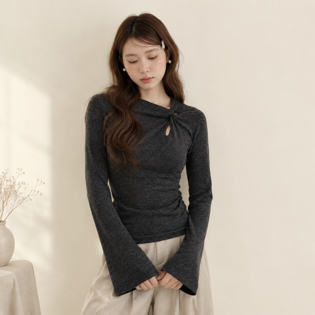 Camiseta ajustada con abertura y nudo para mujer, ideal para primavera y otoño