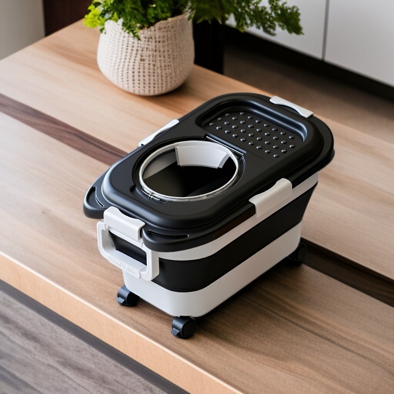 Large capacity folding grain storage bucket