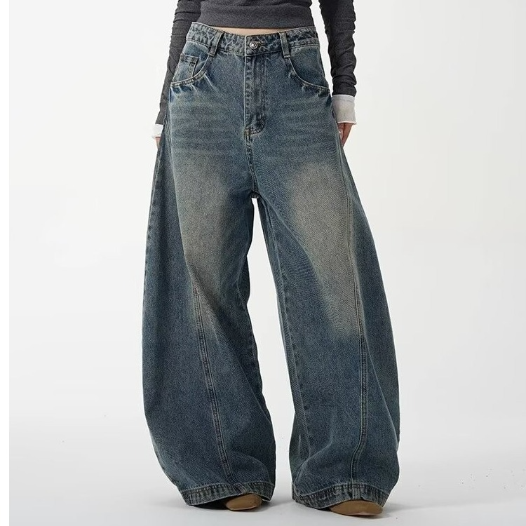 モデル着用ワイドレッグデニムパンツ