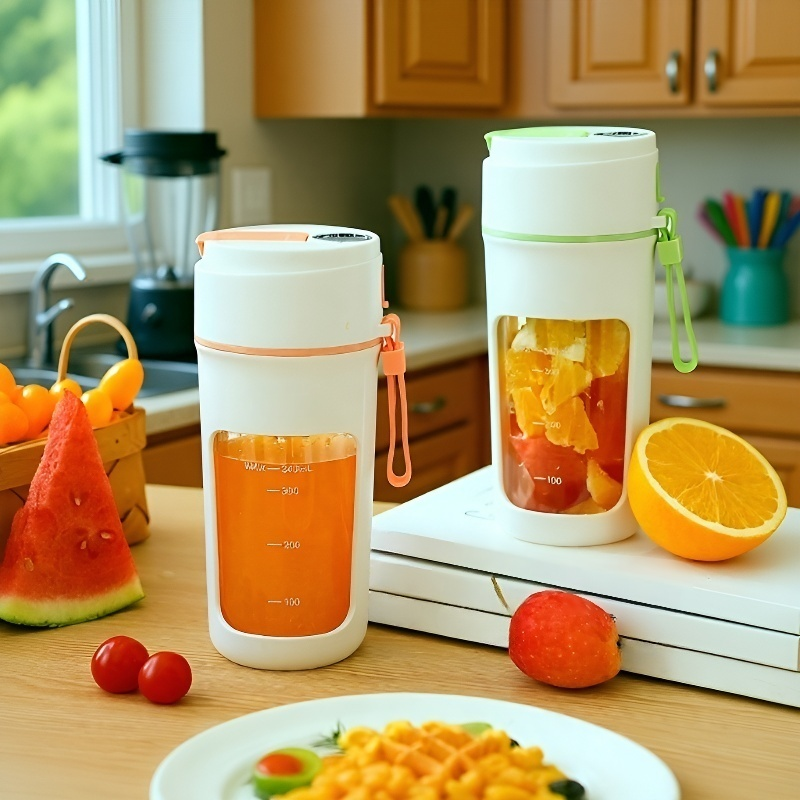작고 휴대하기 편리한 과일 착즙기 컵