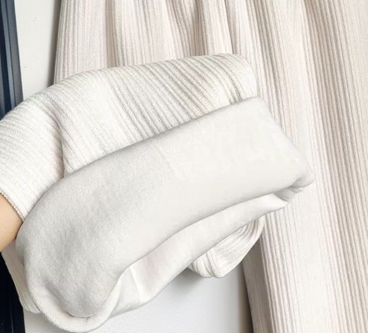 着痩せ効果抜群のルーズシルエットパンツ