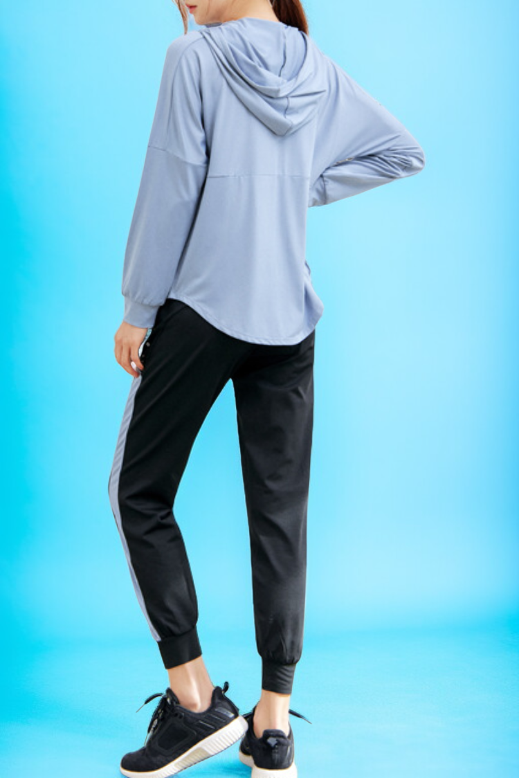 折り返し付き9分丈パンツのスタイリング例