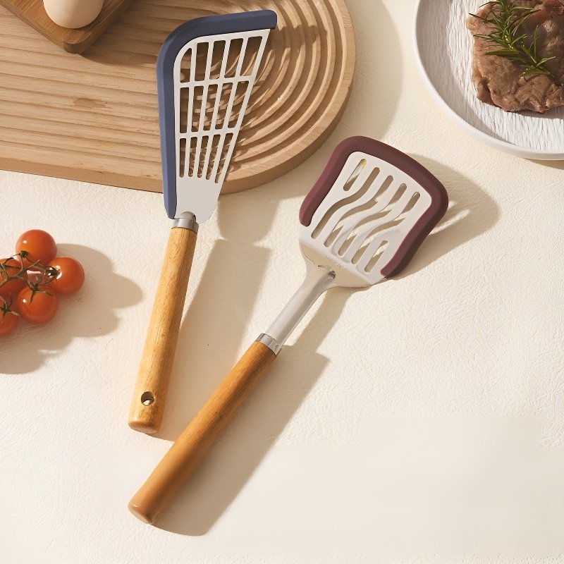 원목 코팅 프라이팬과 실리콘 주걱