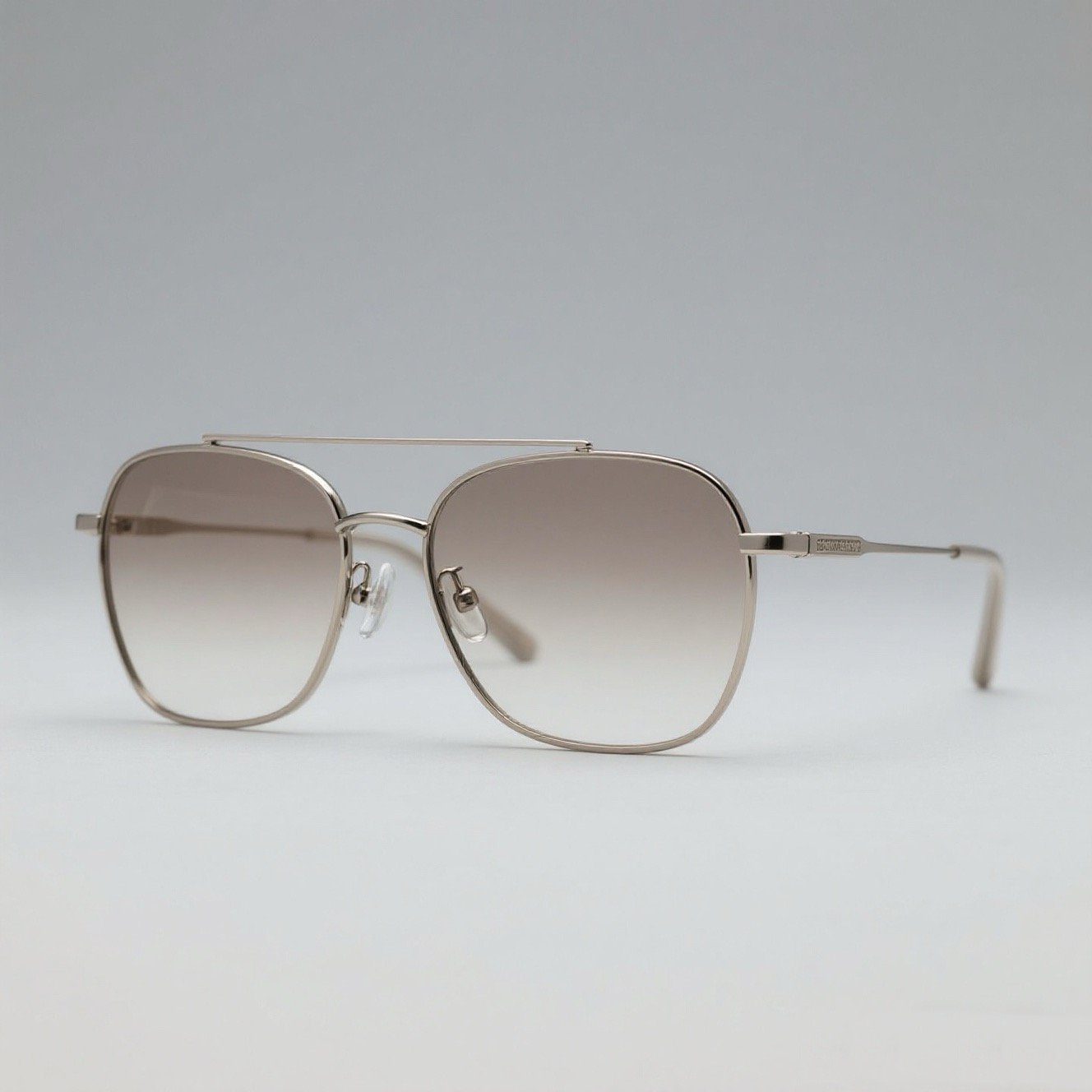 แว่นกันแดดกรอบโรสโกลด์ไล่เฉดสีดีไซน์หรูหรา