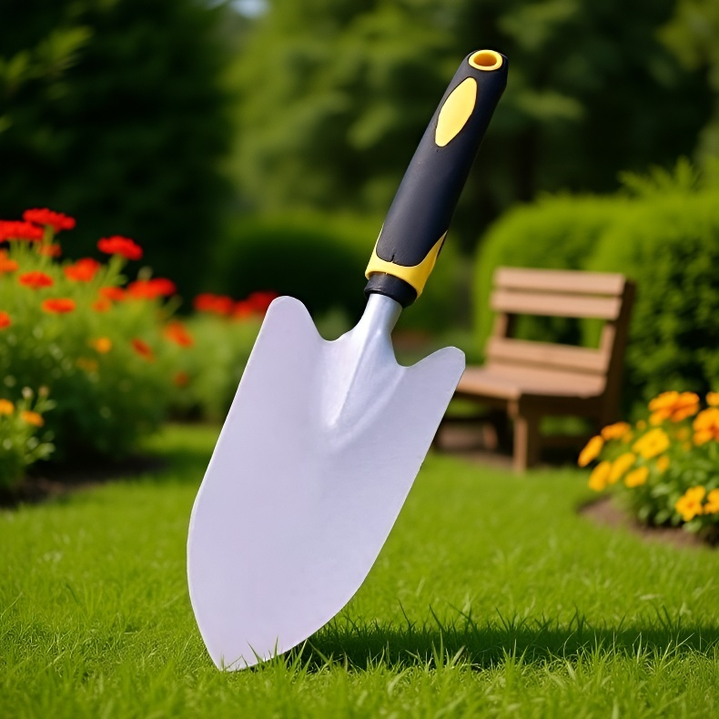Ensemble de quatre outils de jardinage polyvalents : houe, pelle, pour la plantation d'arbres