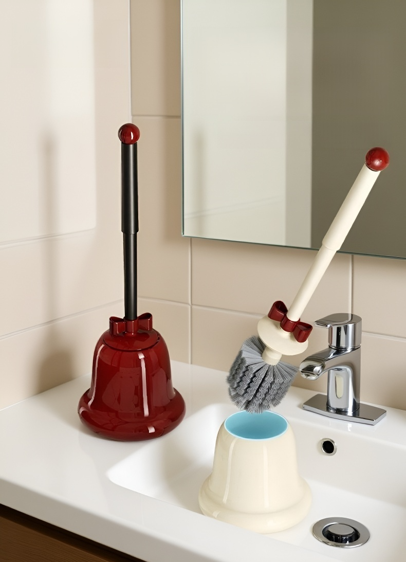 トイレの隅まで届く長柄ブラシの使用例