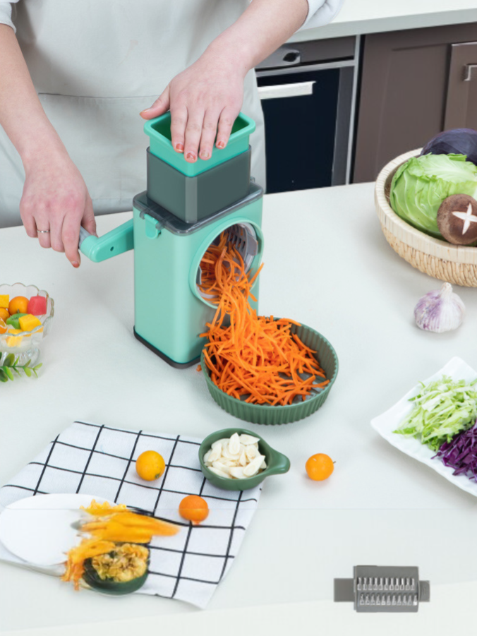 슬라이서로 다양한 두께의 채소 자르기