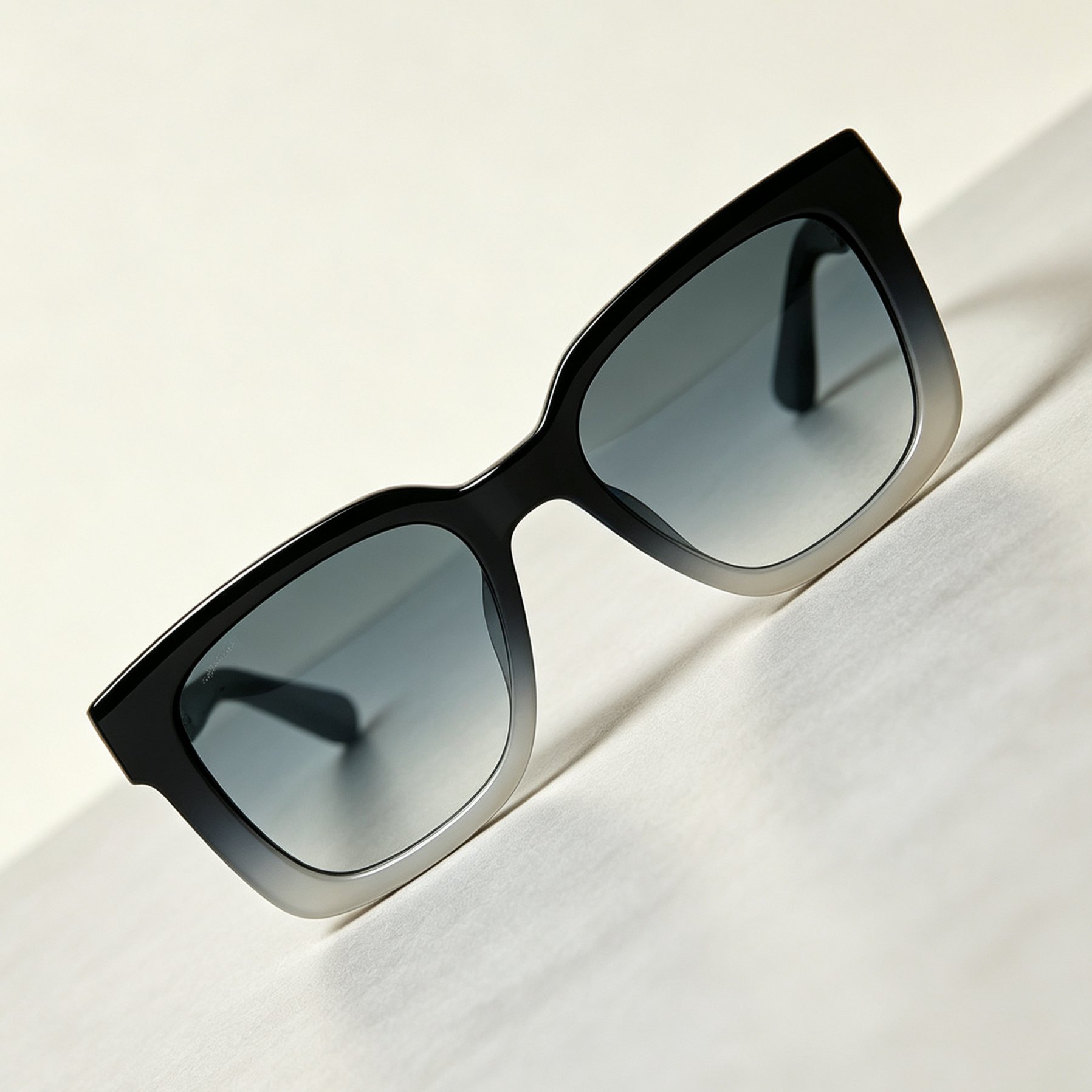 Front view of trendy gradient large frame sunglasses