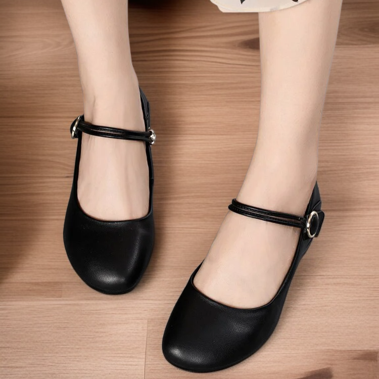 Elegant women's shoes with single-strap and buckle