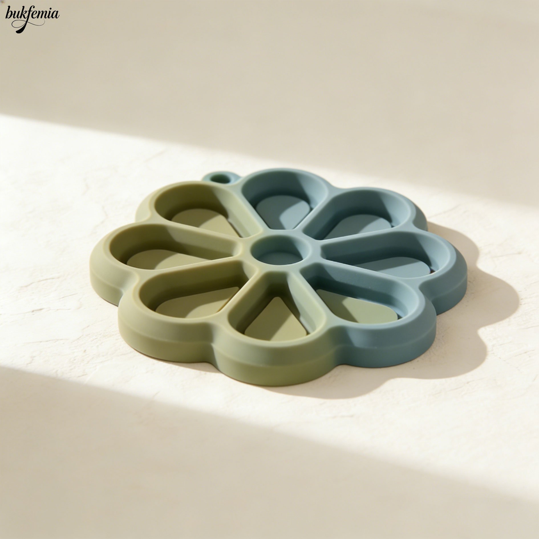 Flower-shaped silicone heat-resistant mats (6 pieces)