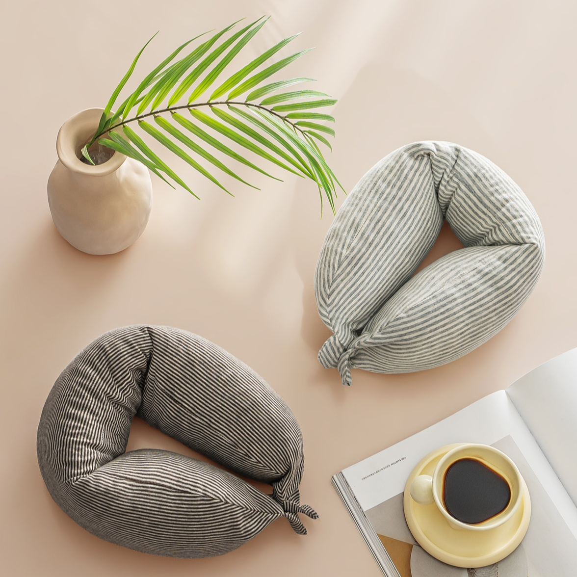 飛行機用ネックピロー 首を包み込むように眠り 昼寝枕を支える 学生ラテックス枕昼寝ネックピロー