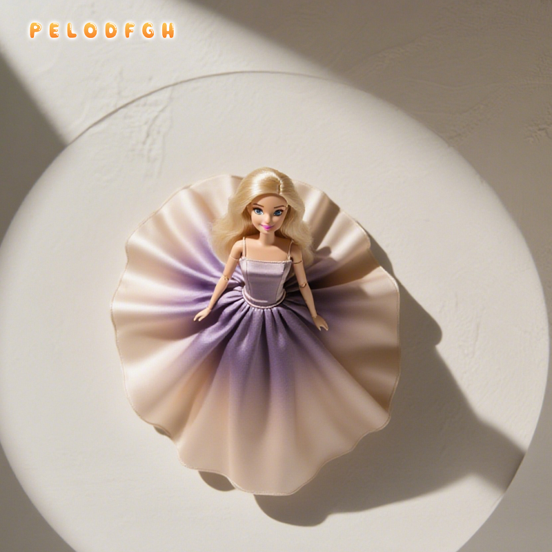 Barbie princezna se zlatou korunou v dětském pokoji