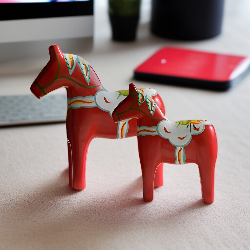 ヨーロッパスタイルの軽い高級赤い馬の置物、結婚祝い、北欧の手描きのダラ馬、縁起の良い創造的な家の装飾、ペア