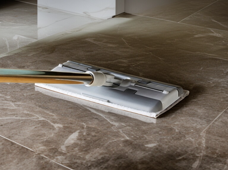 フローリングや畳にも使えるモップ