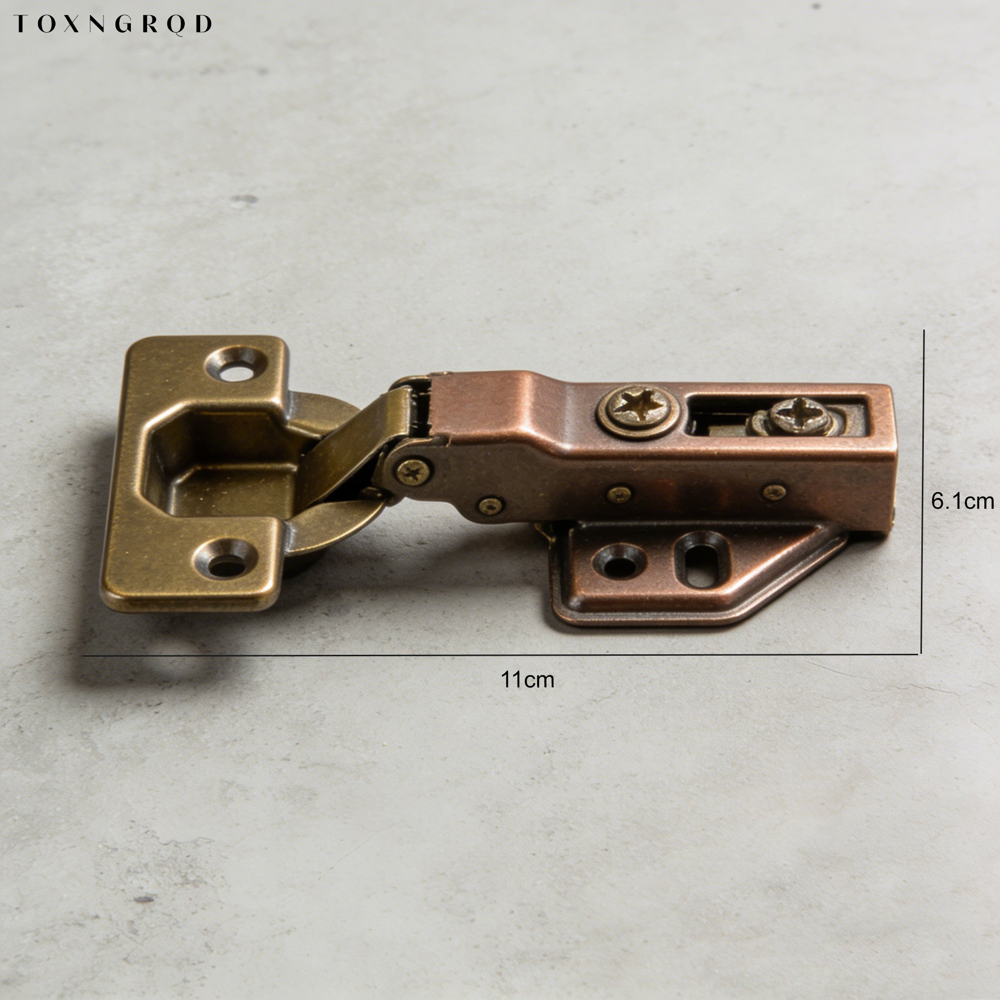 Bisagra de tope hidráulico en puerta de madera