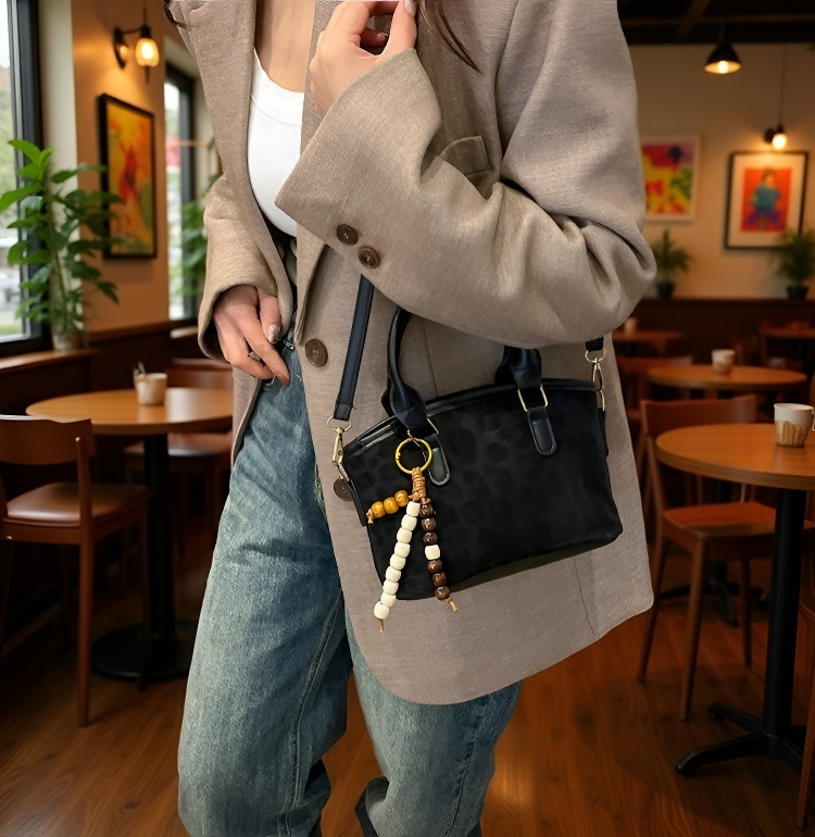 ワンショルダーで肩掛けしやすいデザイン