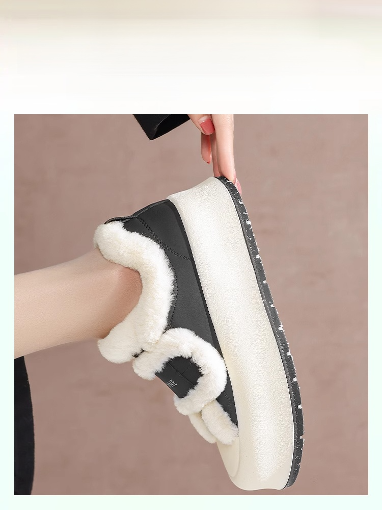 매직 테이프가있는 모코모코 신발