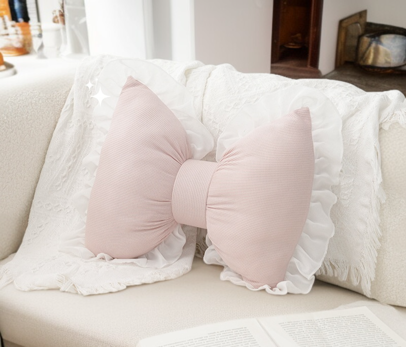 소파와 잘 어울리는 리본 쿠션