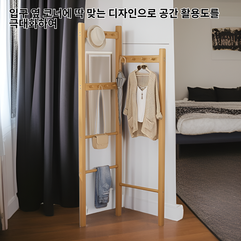 입구 옆 코너 코트걸이