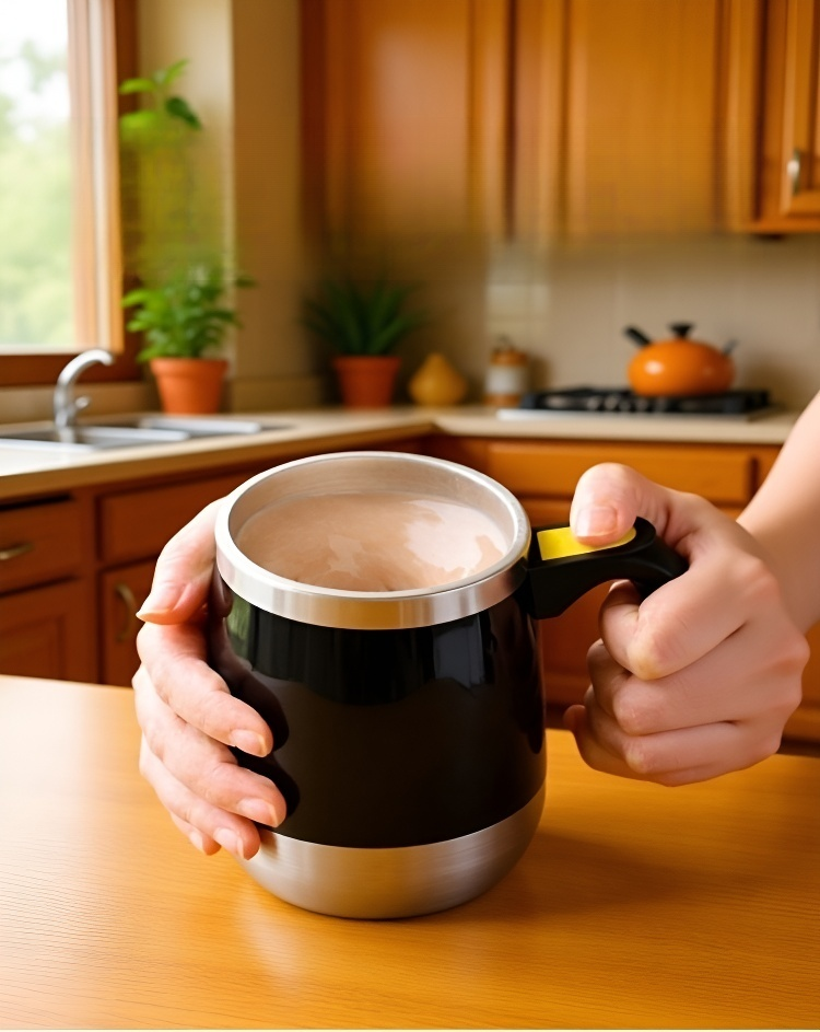 세련된 디자인의 회전 머그컵