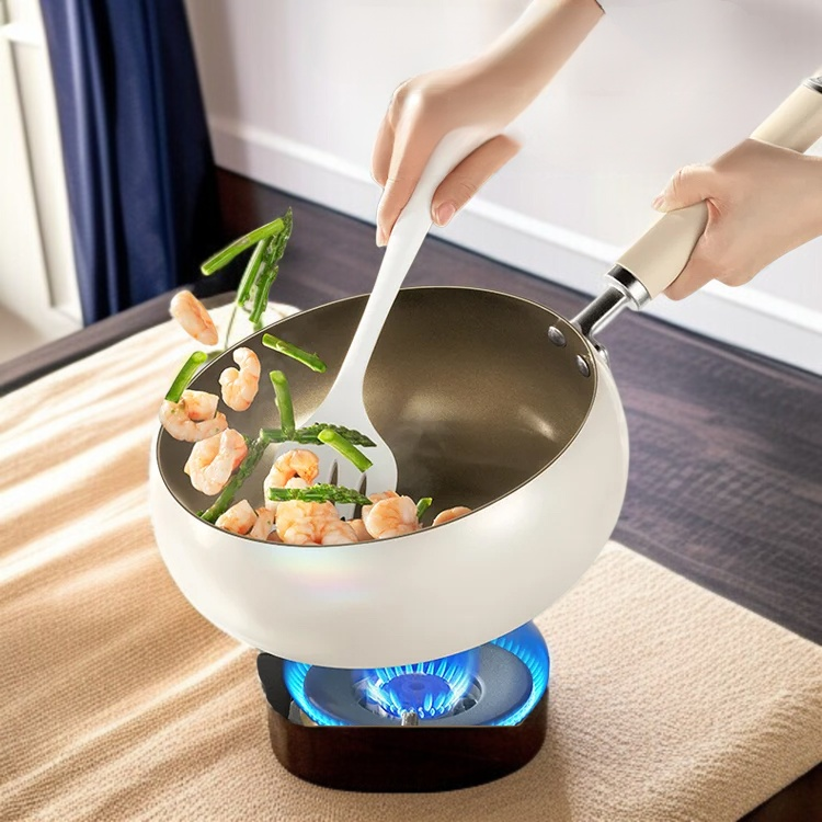 새로운 가정용 작은 철냄비 크리스털냄비 미니 작은 끈적임 큰 배 볶음냄비 여자 좋은 도우미 티타늄 크리스털 작은 철냄비