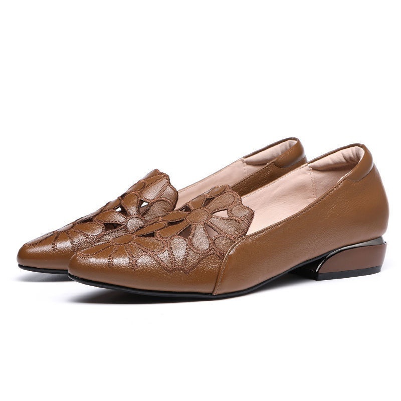 Zapatos planos suaves con bordado calado
