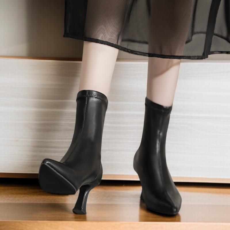 女性用スティレットショートブーツ2025年秋冬新作ポインテッドブーツ気質シンプル無地ブーツ後ろジッパーミドルカーフブーツ疲  れないブーツ
