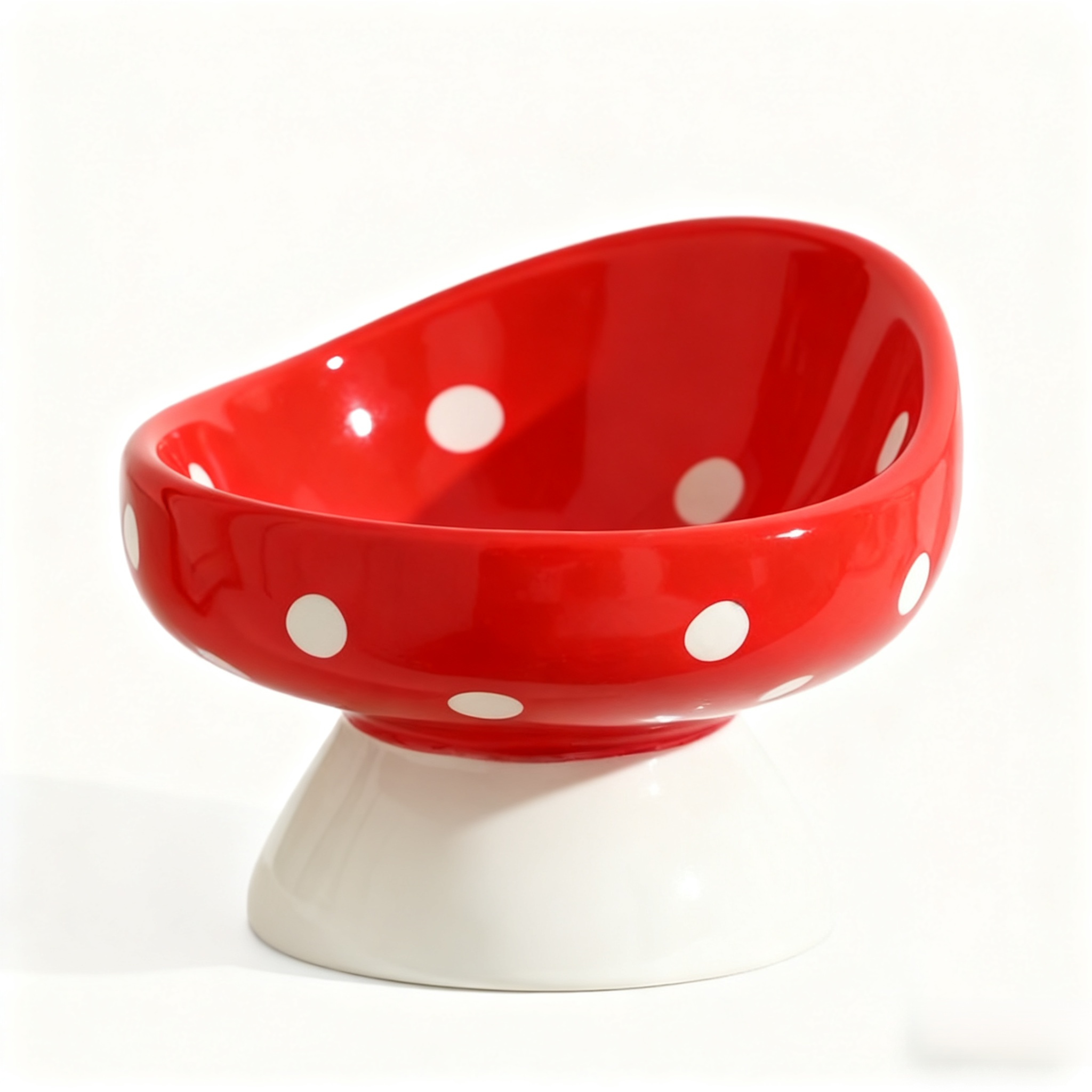 高さのあるキノコ型の陶器製キャットフードボウル