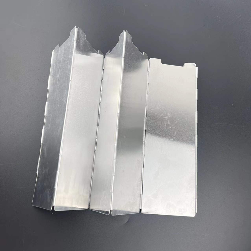 新しい超薄型アウトドアカセットストーブ風防焚き火防風超軽量188gキャンプエンクロージャーガス防風リング超軽量アルミ合金折りたたみ式ラッチと収納バッグ付き