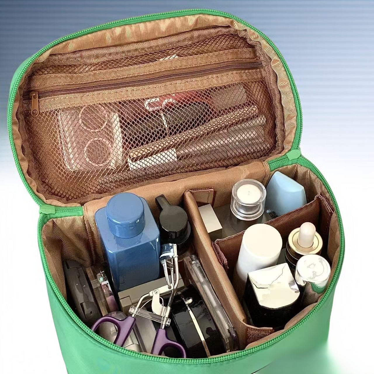 데일리 메이크업을 위한 대용량 화장품