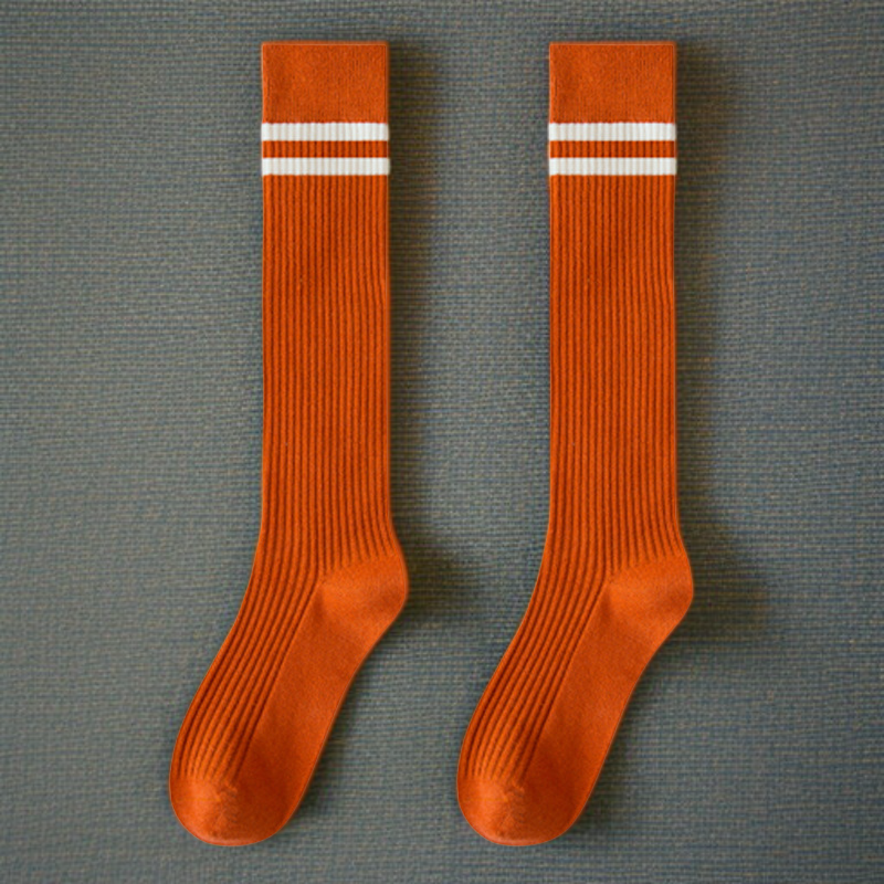 Trendige lange Socken