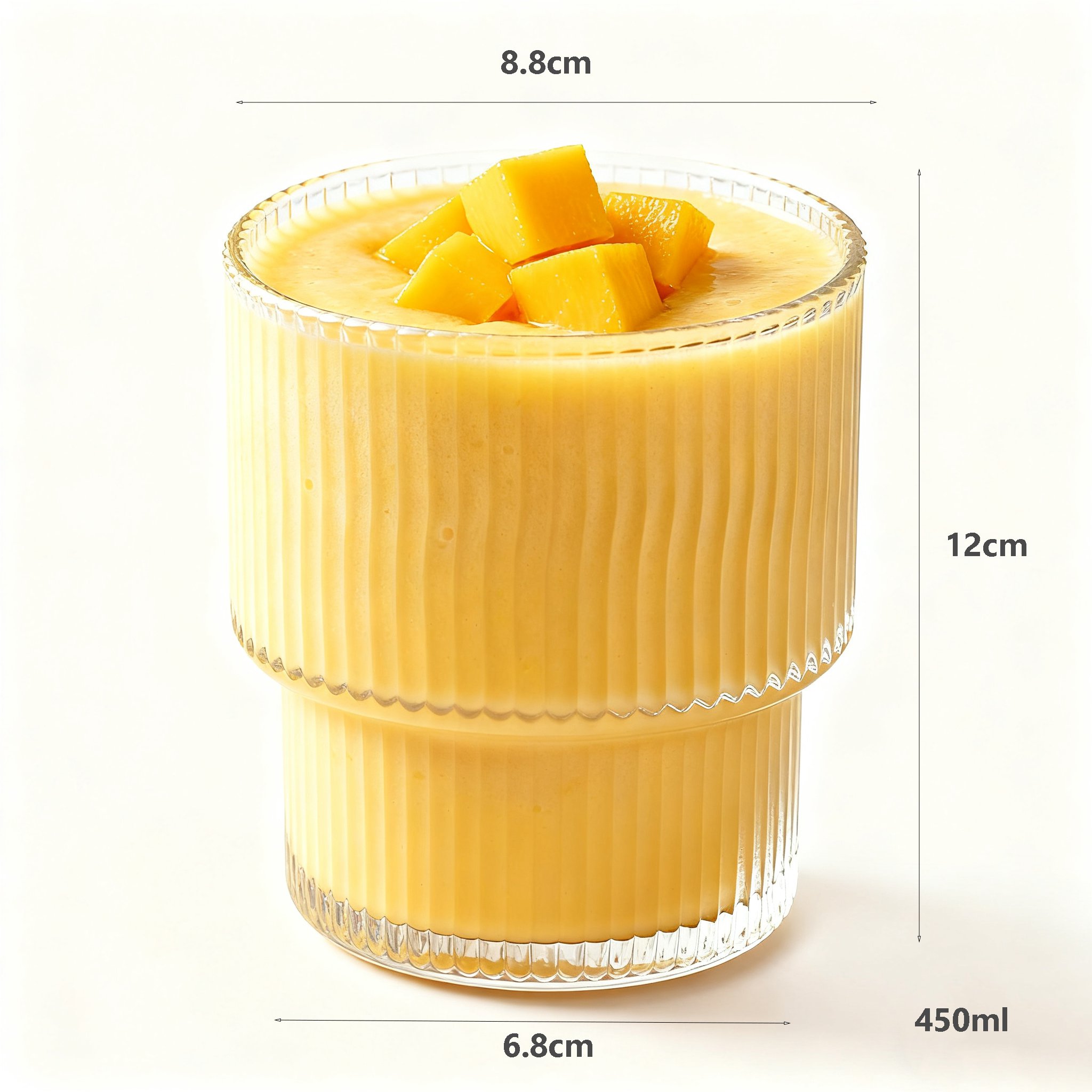 แก้วน้ำแก้วใสสวยงาม ชุด 2 ใบ วางบนโต๊ะอาหาร