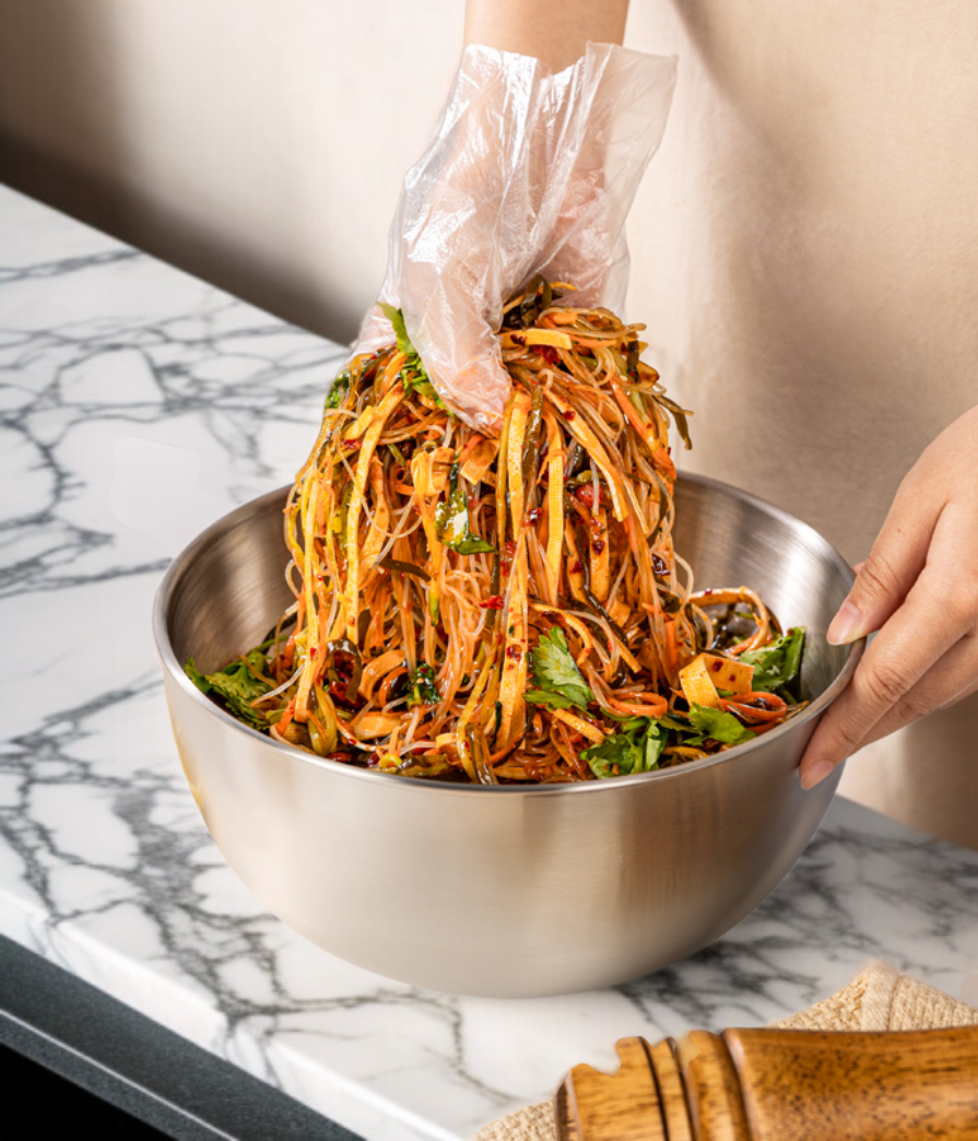 キッチンに映えるサラダボウル