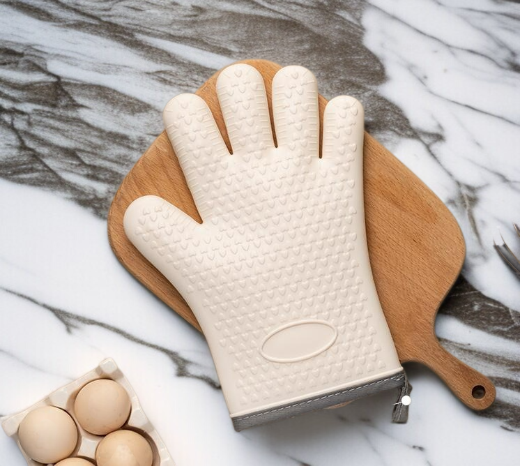 주방에서 안전하게 사용하는 실리콘 장갑