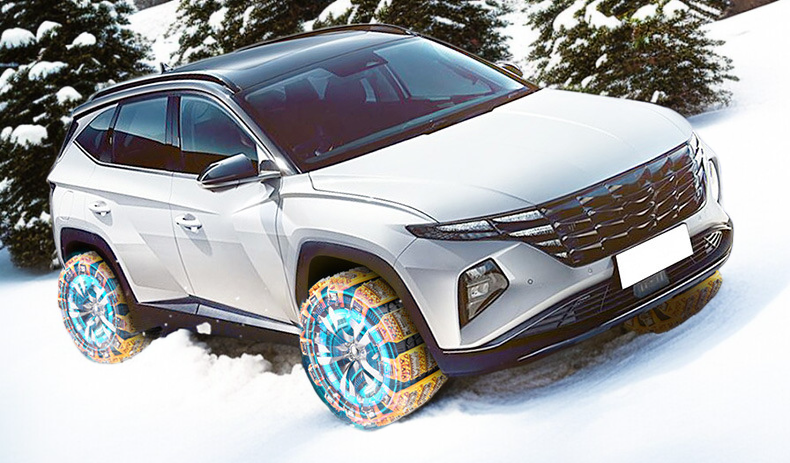 Cadenas para neumáticos de coche en carretera nevada