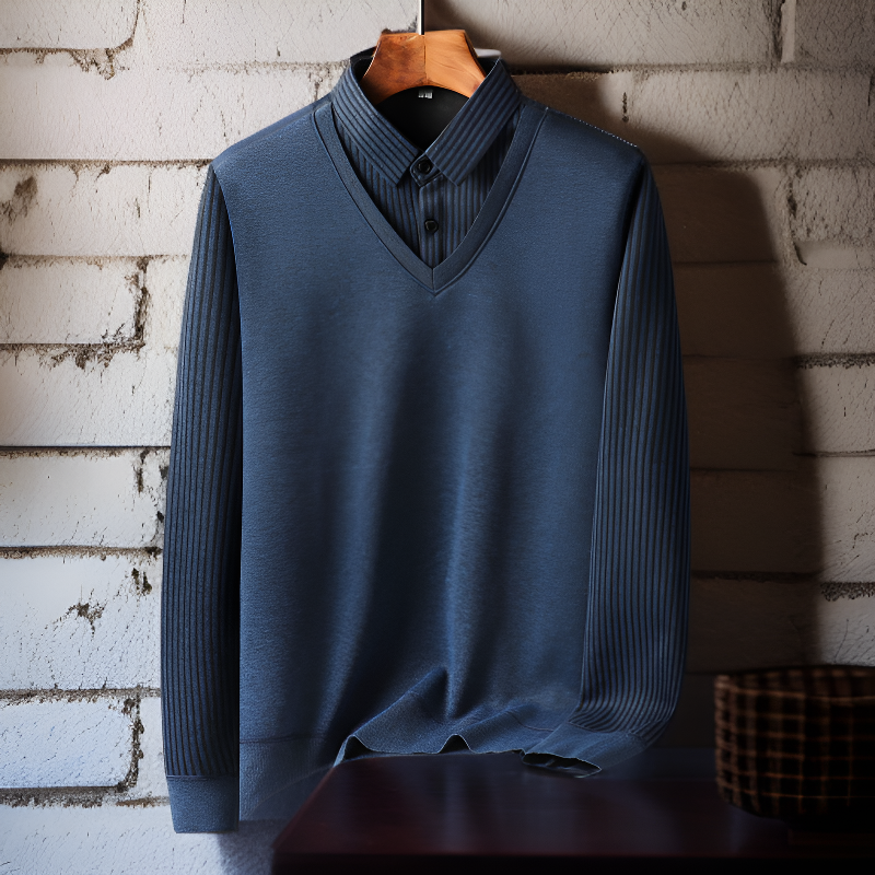 플리스 안감과 도톰한 소재로 제작된 남성용 스웨터