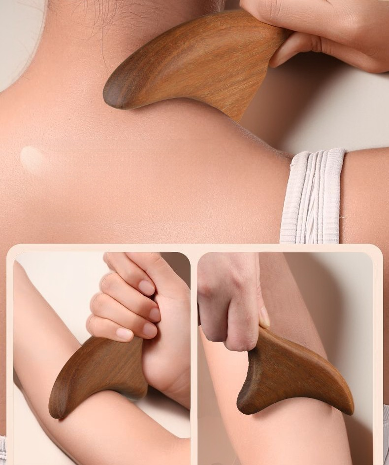 Masażer do stóp z drzewa sandałowego na tle relaksacyjnej aranżacji