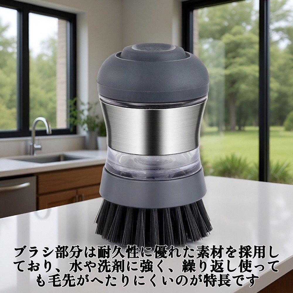キッチン掃除ブラシでシンクを磨く様子