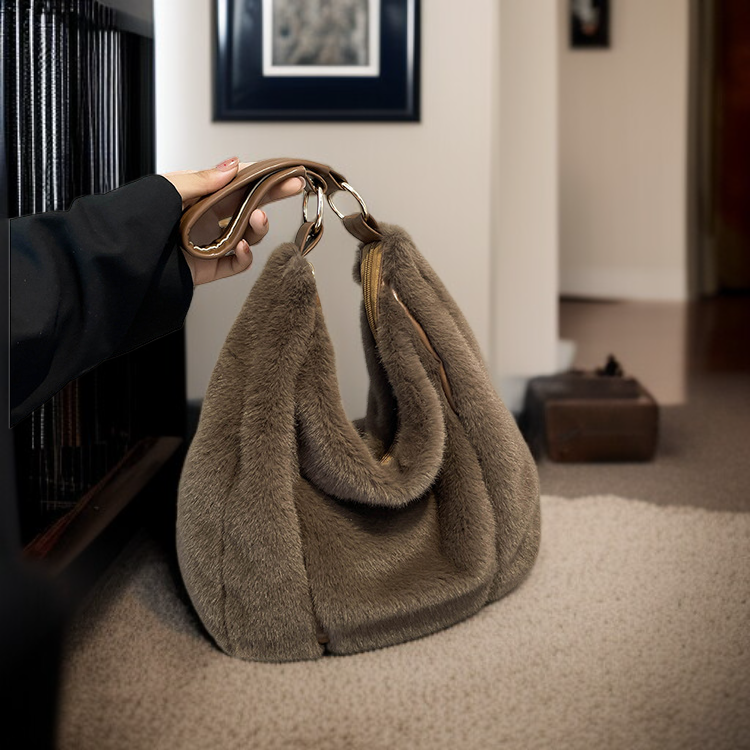 حقائب نسائية بلمسات حديثة لموسم الشتاء