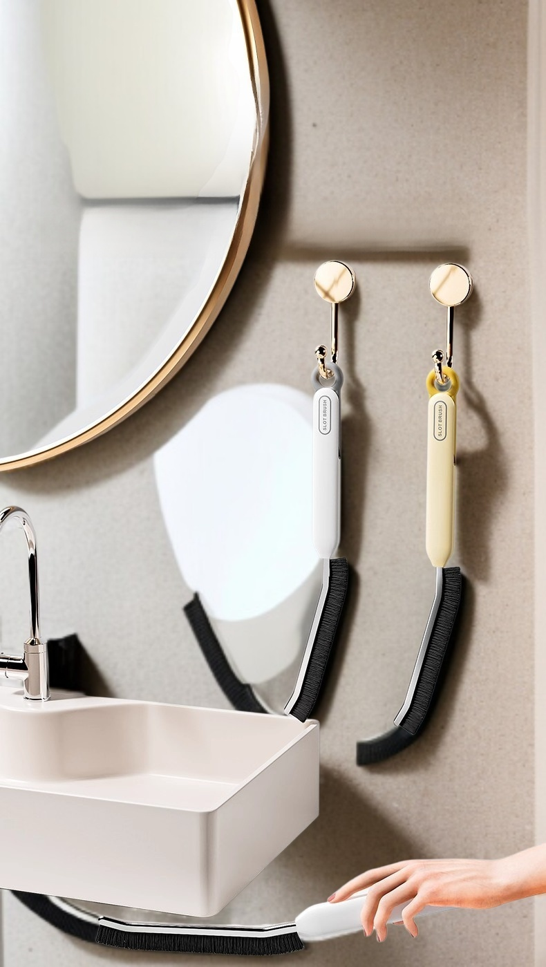 욕실 타일 틈새를 깨끗하게 청소하는 브러쉬